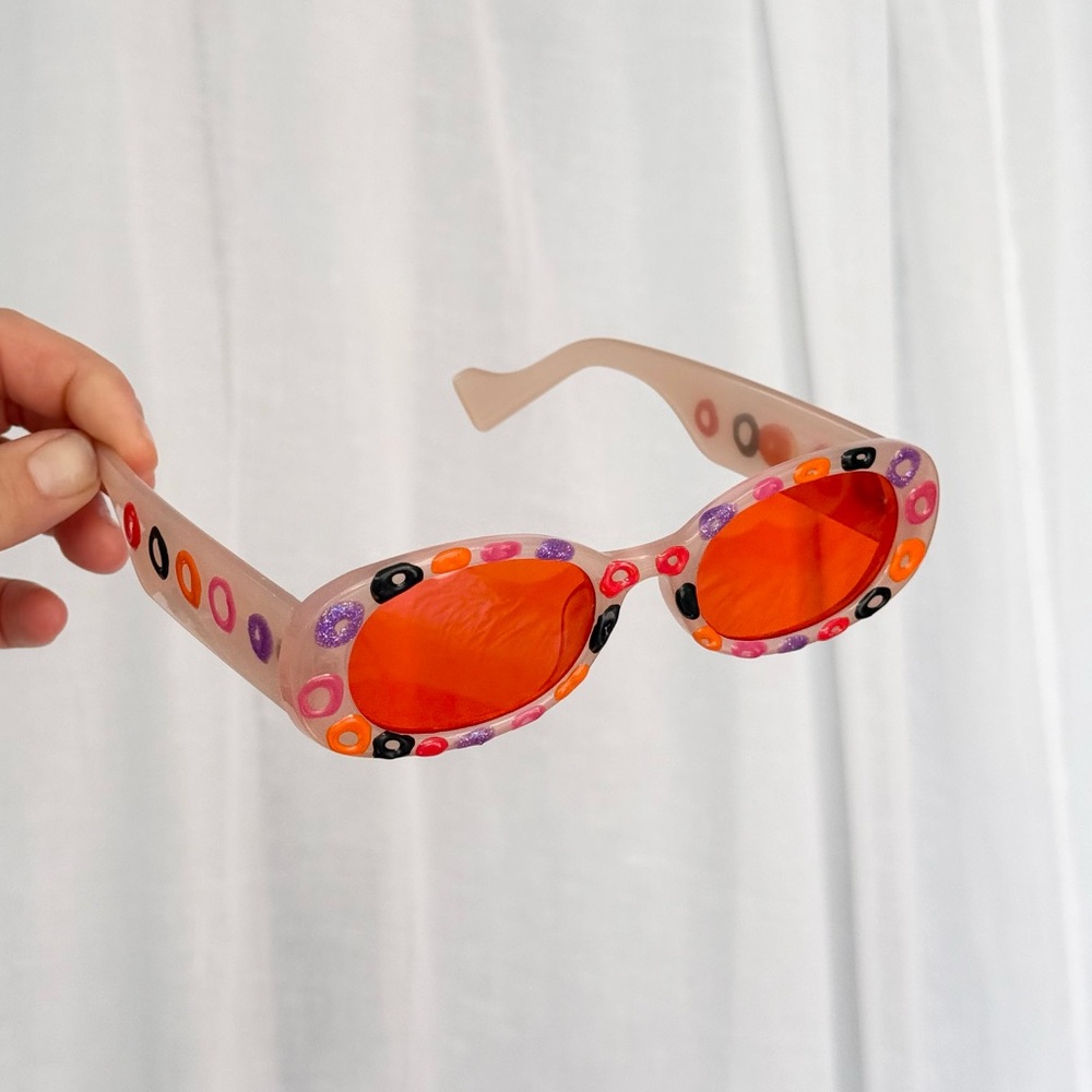 🍊 Hand-Painted Retro Dot Sunglasses